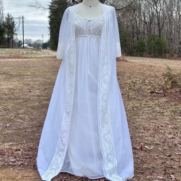 Shadowline Other - Stunning Vintage Shadowline Peignoir Set!